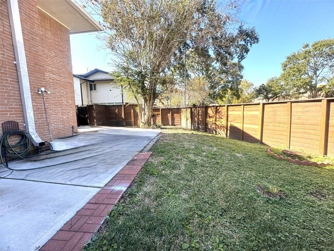 Building Photo - 6315 Deerwood Rd