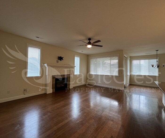 Building Photo - Spacious & Stylish 3-Bedroom Home in a Charming Neighborhood Near Walking Paths