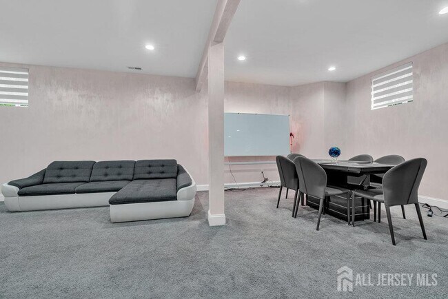 Building Photo - 47 McCormick Ave N