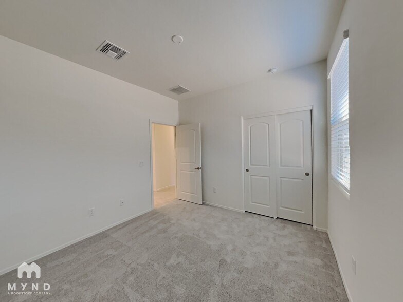 Building Photo - 7966 S Golden Bell Dr