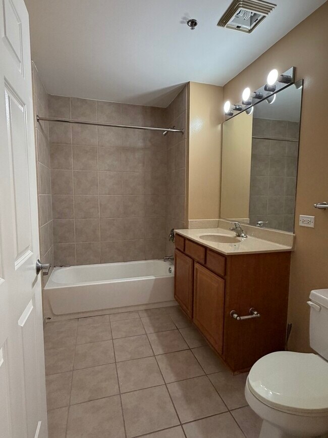 Building Photo - 1600 S Indiana Ave