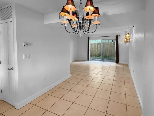 Building Photo - 811 W Oakland Park Blvd