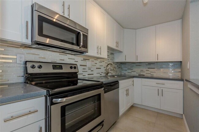Building Photo - 4640 NW 79th Ave