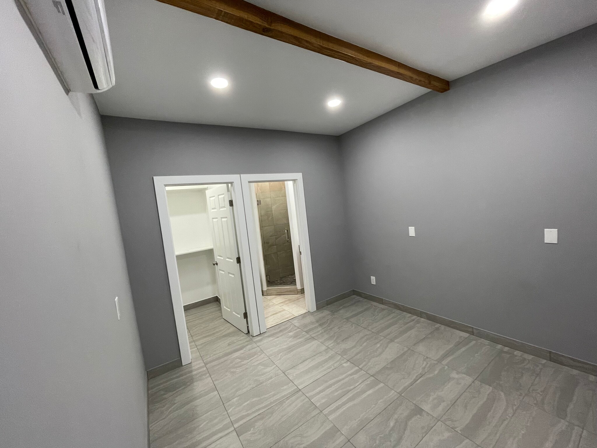 Building Photo - 16220 Schoenborn St