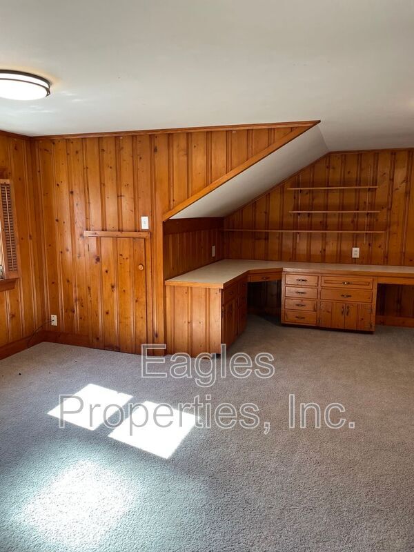 Building Photo - 300 S Andrews Ave