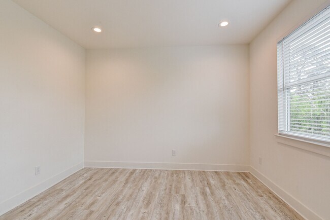 Building Photo - 2539 Judiway St