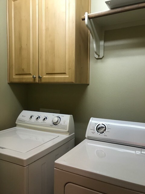 Building Photo - College Station - 3 Bedroom / 3 Bath- 2 story Condo off University Dr. E.