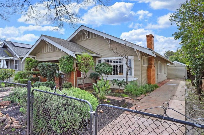 Building Photo - My 2 Bedroom Lovely Single family Home is ...