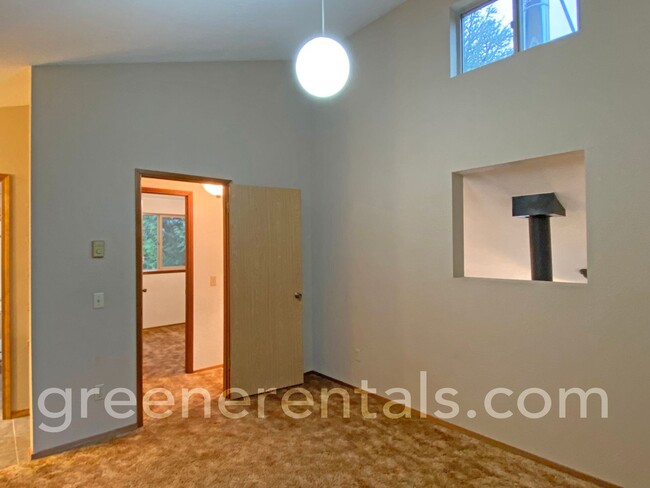 Building Photo - Adorable 2BR 1.75BA Home on Tumwater Hill