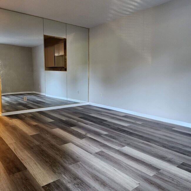 Building Photo - NEW PRICE! NEW UPDATES, YOU CANNOT BEAT THIS ONE!