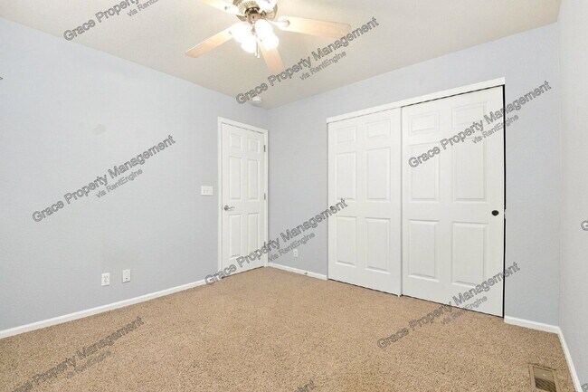 Building Photo - 13937 Ivy St