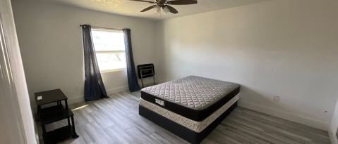 Building Photo - 1450 Mariposa Dr NE