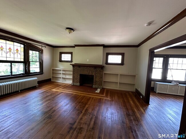 Building Photo - 304 Edgewood St
