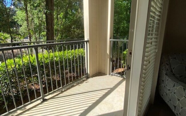 Building Photo - 5478 Glenridge View NE