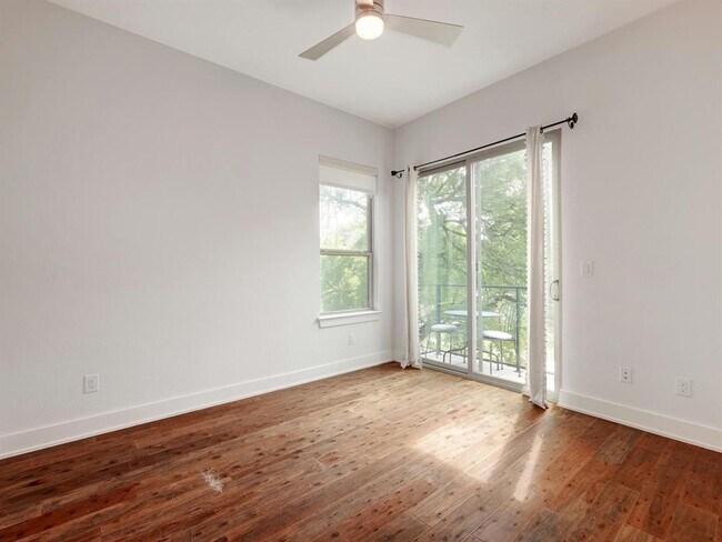 Building Photo - 2924 E 14th St