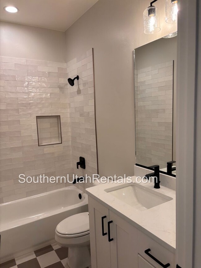 Building Photo - Beautiful 4 bed | 3 Bath | 3 Car Garage of...