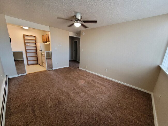 Building Photo - 805 S Circle Dr
