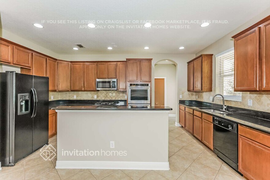 Building Photo - 6625 Thornton Palms Dr