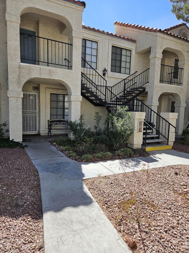 Building Photo - 4713 Nara Vista Way