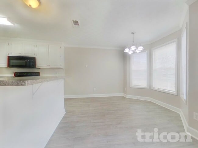 Building Photo - 25 Bermuda Cir