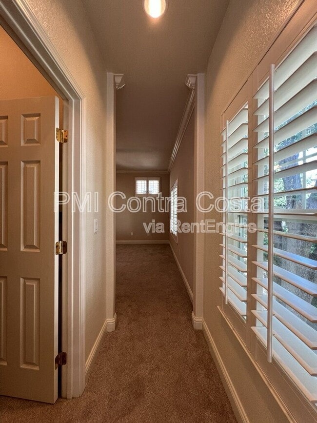 Building Photo - 124 Molly Way