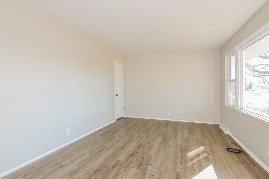 Building Photo - 9100 Ellison Dr