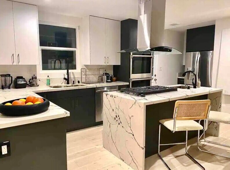 Building Photo - 11516 La Maida St