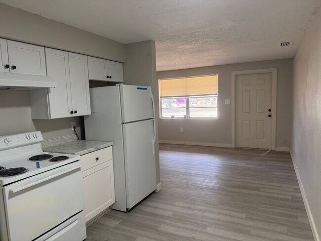 Building Photo - one bed one bath