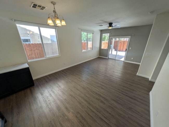 Building Photo - 4622 English Lavender Ave