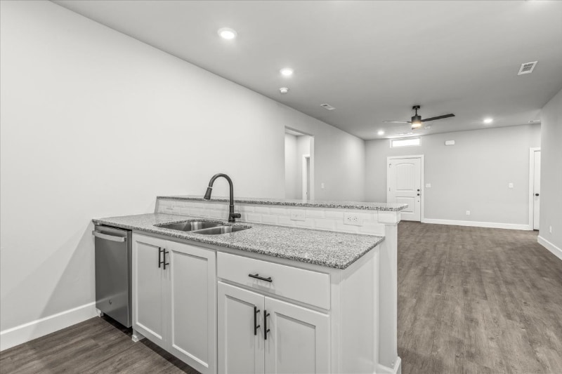 Building Photo - 1050 Sunshine Ct