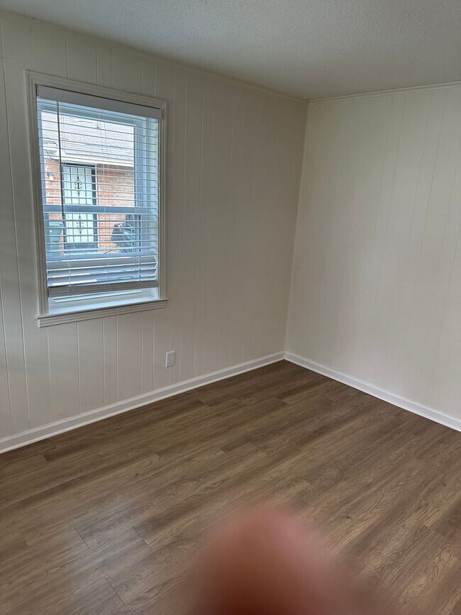 Building Photo - Charming 2BR Duplex in Memphis