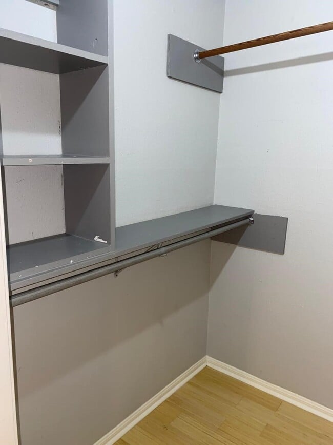 Building Photo - 2100 Tanglewilde St