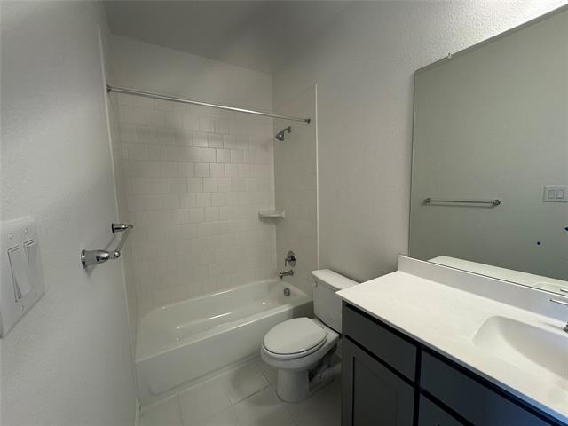 Building Photo - 833 Lennox Dr
