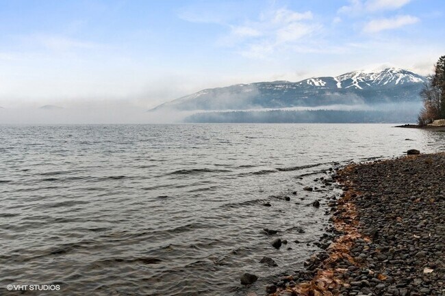 Building Photo - 3 Bed, 2 bath Condo on Whitefish Lake