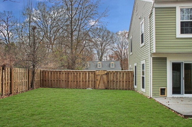 Building Photo - 104 Jennifer Dr