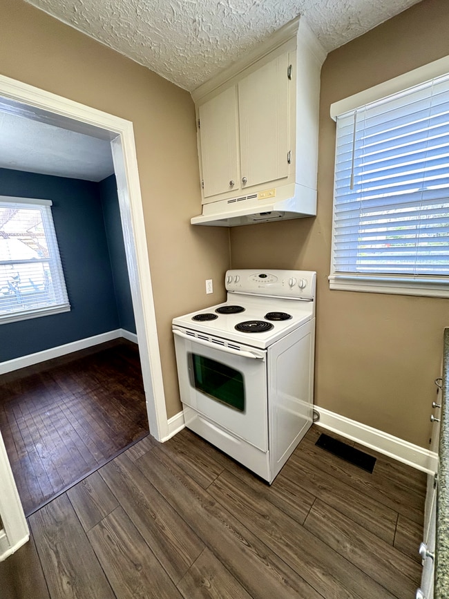 Building Photo - 2 Bedroom Pet Friendly Home For Rent in Hopkinsville!