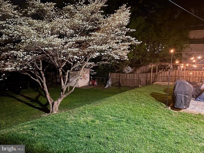 Building Photo - 2916 Meadow Ln