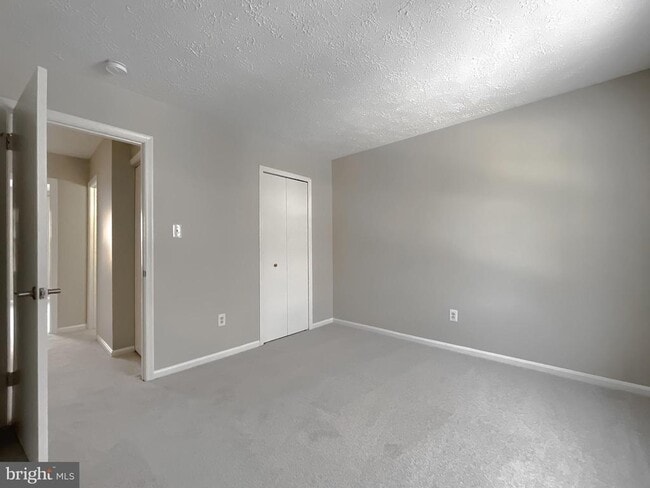 Building Photo - 4232 Drake Ct