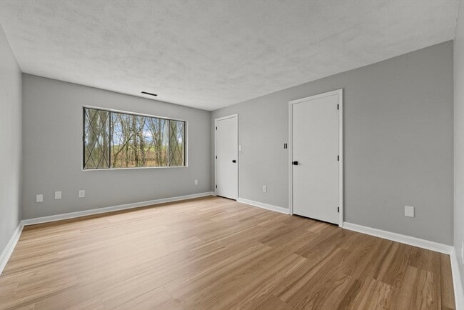 Building Photo - 68 Sterling Ln