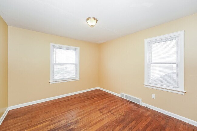 Building Photo - 3989 E 177th St