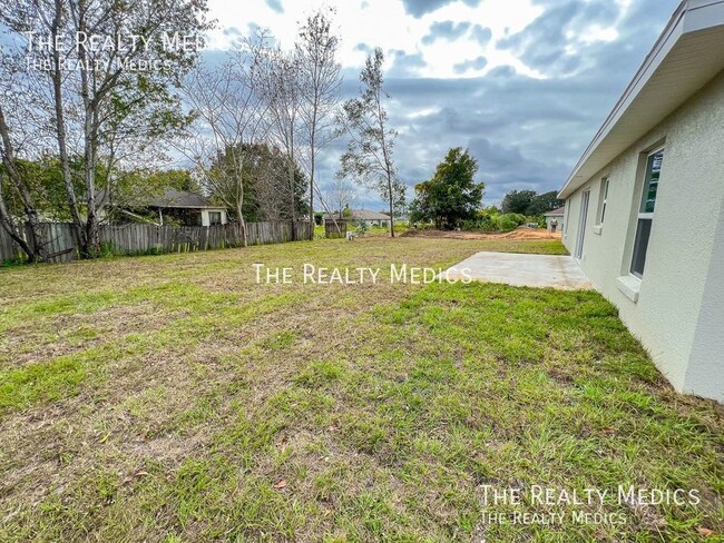 Building Photo - AVAILABLE NOW! Beautiful 3 Bedroom, 2 Bath...