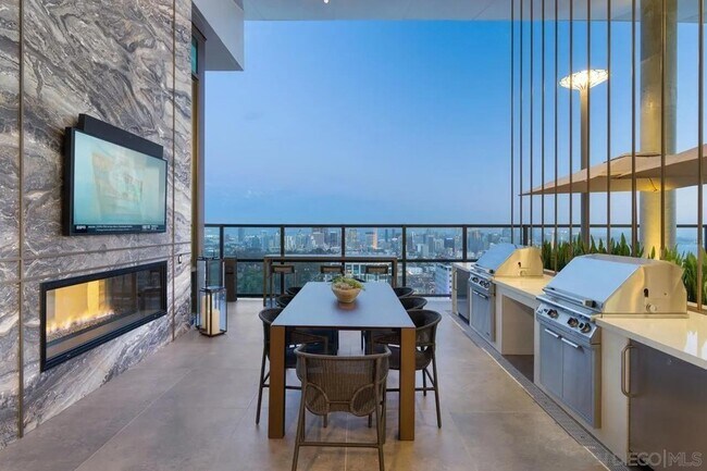 Building Photo - 525 Olive St