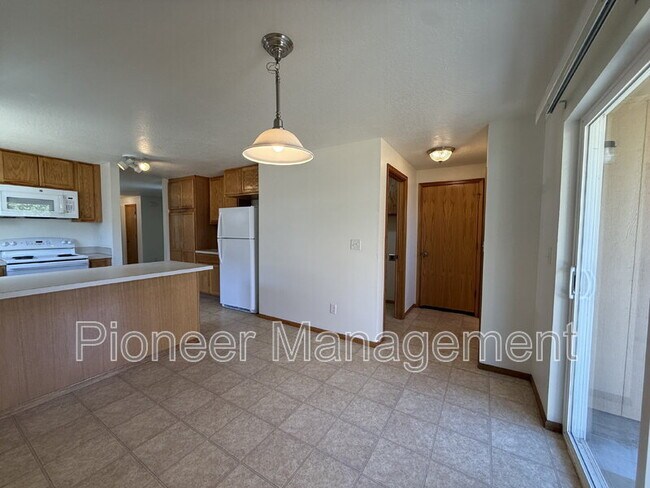 Building Photo - 6810 Aster St