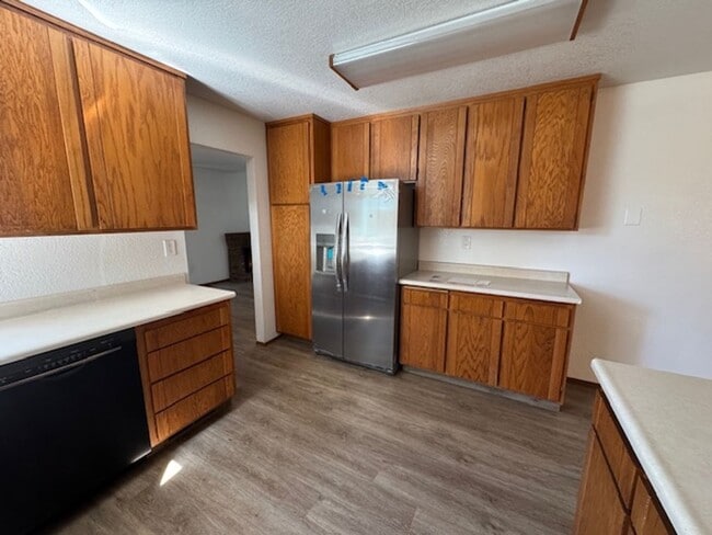 Building Photo - Beautiful 3 Bedroom House in Desirable "M"...