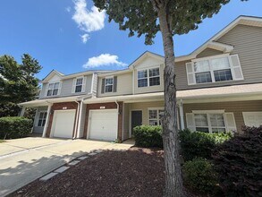 Building Photo - 422 Delta Dr