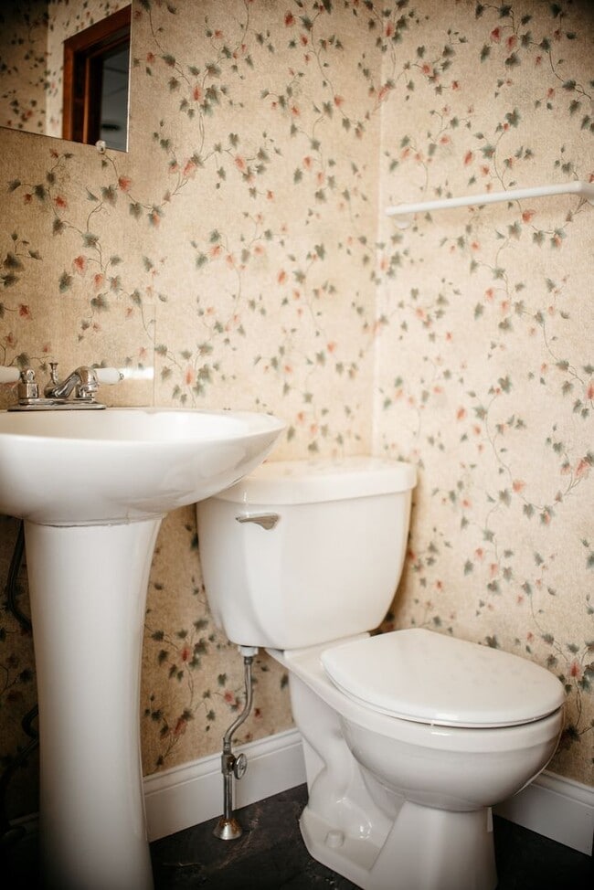 Building Photo - 352 S Catherine St