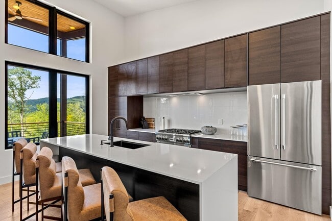 Building Photo - 162 Pond Rd