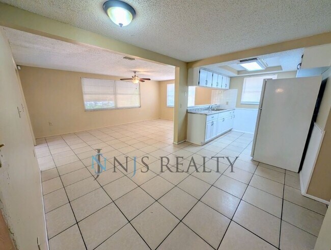 Building Photo - 11621 Meadow Dr