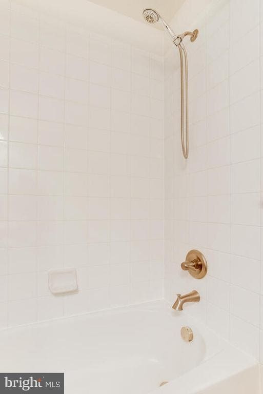 Building Photo - 2740 Prospect Hill Dr