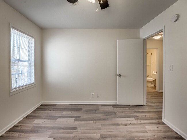 Building Photo - 2 Bedroom, 1 Bath Home in Shawnee!